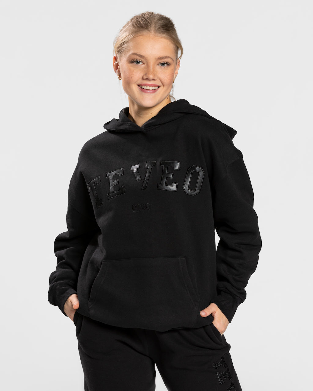 Teveo College Oversized Hoodie Schwarz | ACMJWI-527